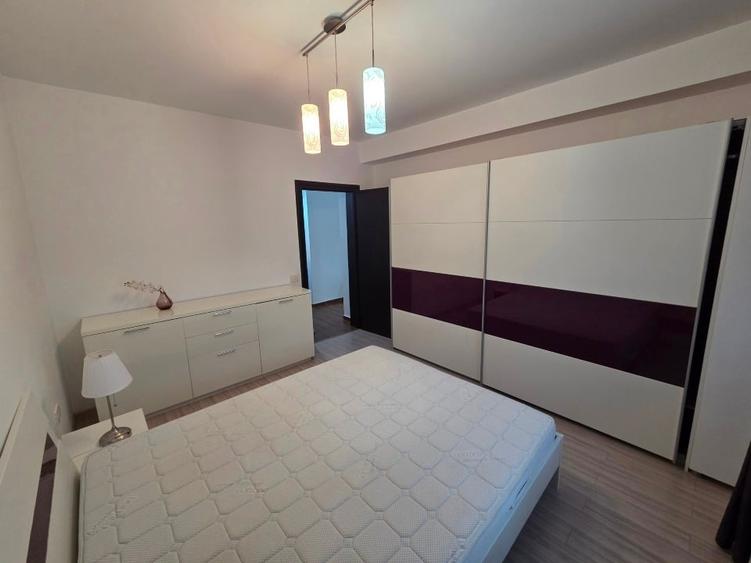 Apartament cu 3 camere decomandat, mobilat în Roșu