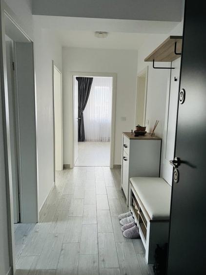 Apartament cu 2 camere decomandat, mobilat în Tractorul
