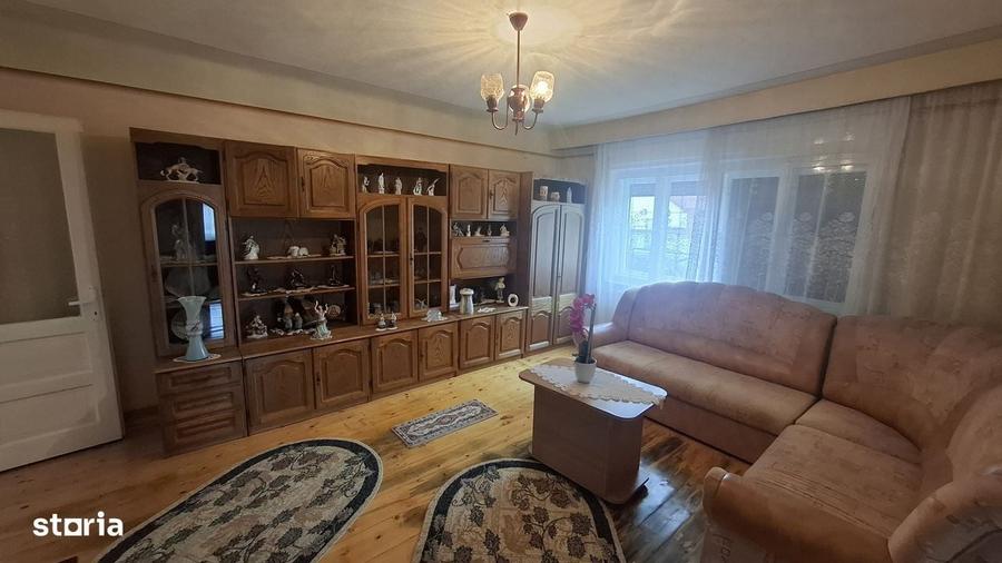Casă cu 4 camere cu Teren 1088 Mp în Central