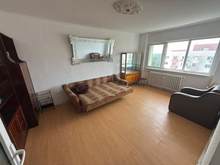 Apartament cu 3 camere decomandat în Pantelimon