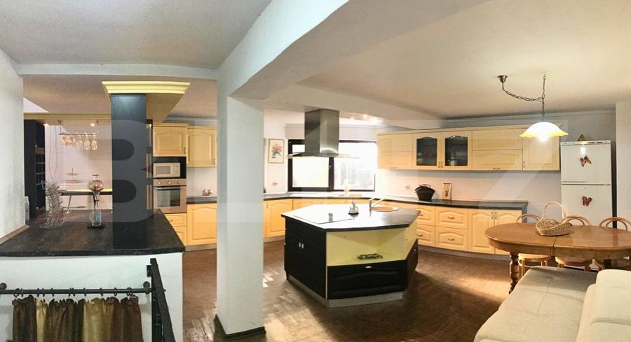 Casă individuală cu 8 camere cu Teren 1038 Mp în Lucieni