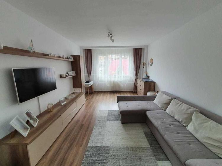Apartament cu 2 camere semidecomandat, mobilat în Vest