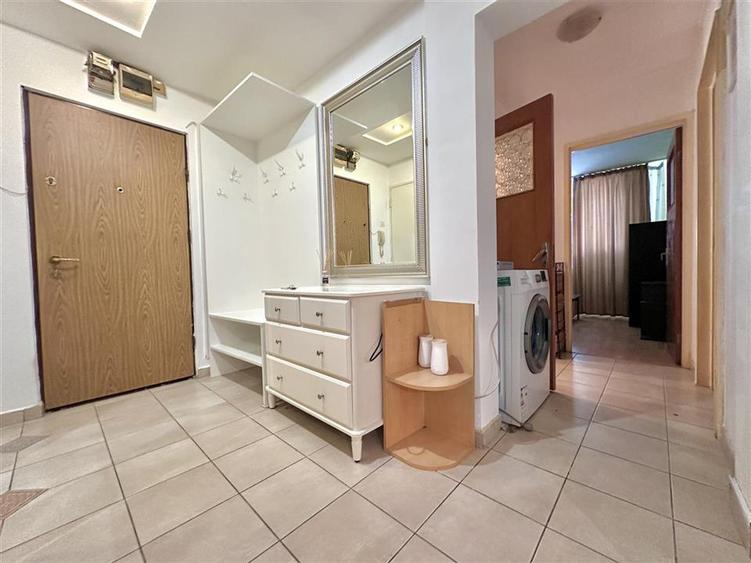 Apartament cu 3 camere decomandat, mobilat în Brâncoveanu