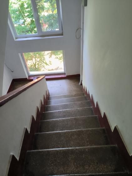 Apartament cu 3 camere semidecomandat în Cioceanu