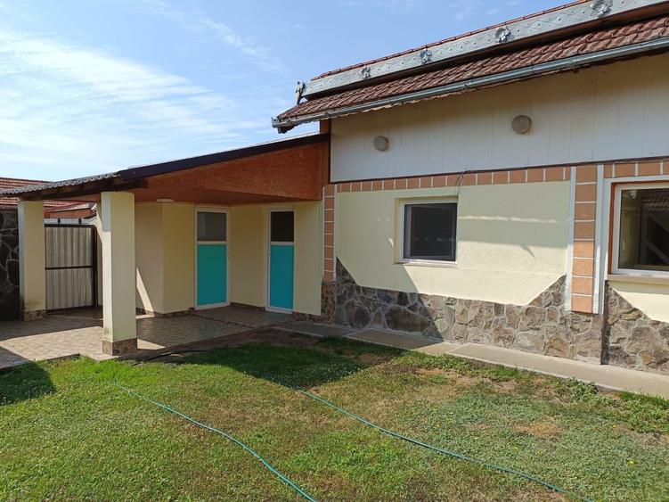 Casă cu 5 camere cu Canalizare în Central