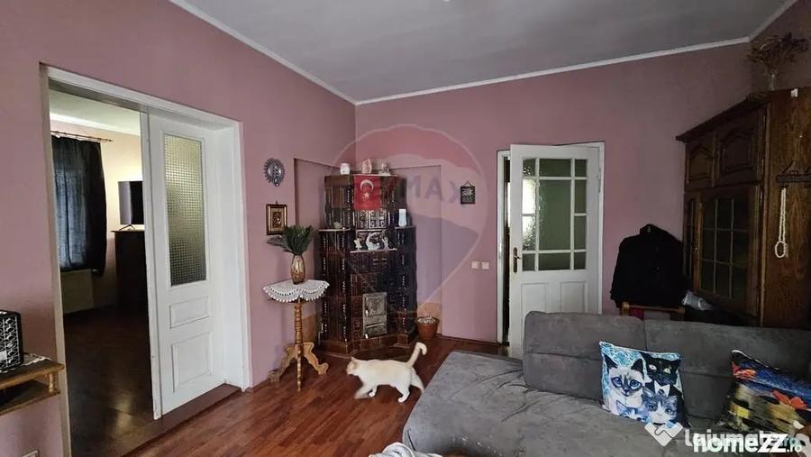 Casă cu 3 camere cu Teren 200 Mp în Central