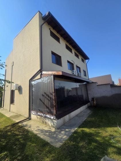 Casă cu 4 camere în Berceni