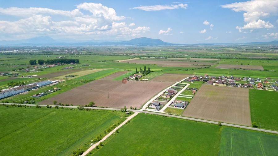 Teren Construcții intravilan de 31800 mp, în Sânpetru