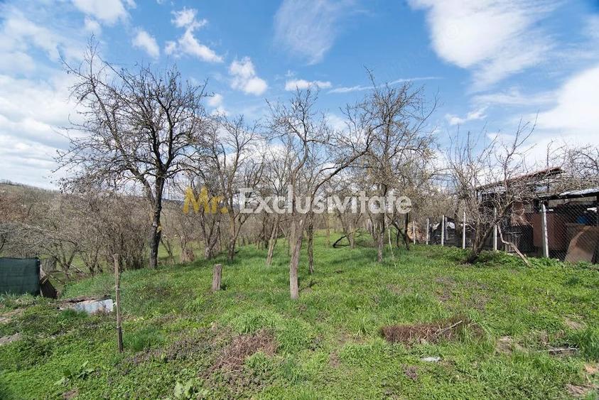 Casă cu 3 camere cu Teren 1000 Mp în Văcarea