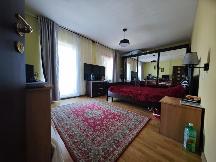 Casă individuală cu 5 camere cu Garaj în Ostratu