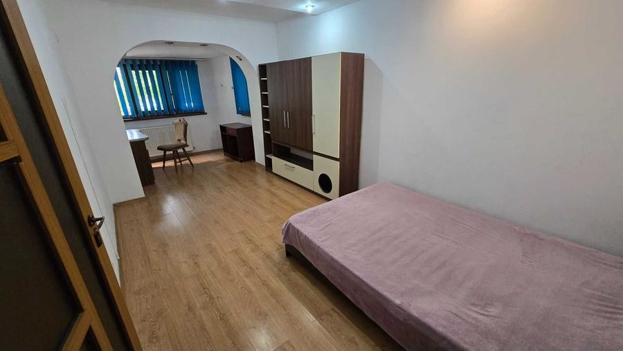 Apartament cu 2 camere decomandat în Podu Roș