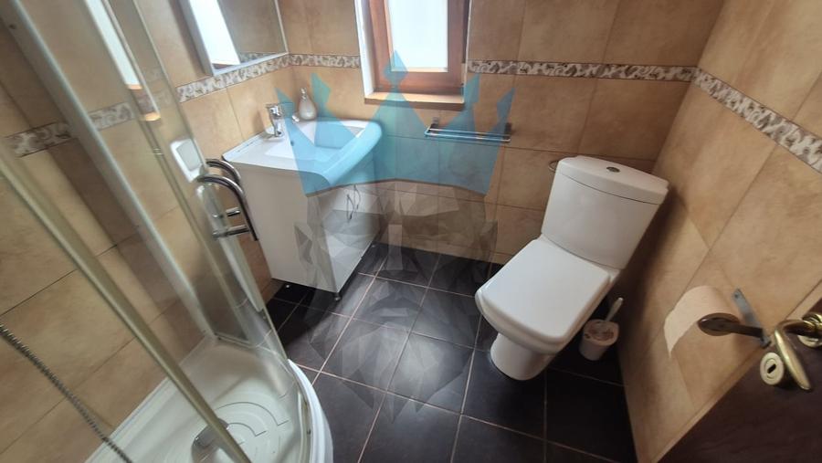 Casă individuală cu 7 camere cu Canalizare în Dobroești