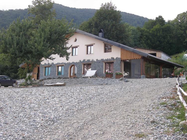Casă cu 4 camere în Rusca