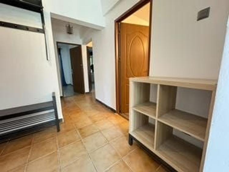 Apartament cu 3 camere decomandat în Vitan