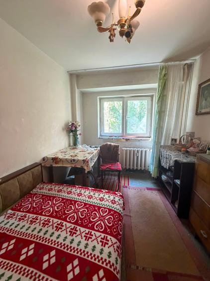 Apartament cu 3 camere decomandat în Văcăresti