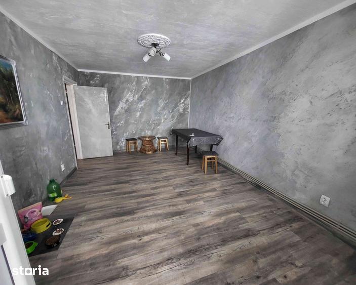 Apartament cu 3 camere decomandat în Letea