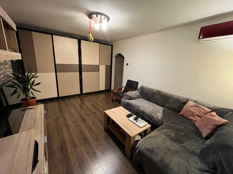 Apartament cu 3 camere semidecomandat în Drumul Taberei — fotografia 2