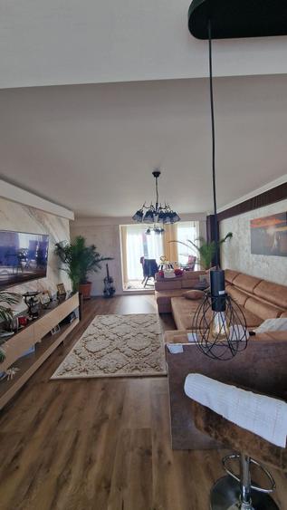 Apartament cu 3 camere decomandat în Popoveni