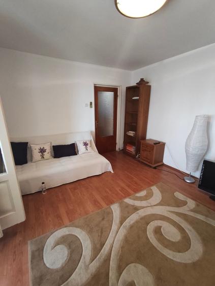 Apartament cu 3 camere decomandat în Titan