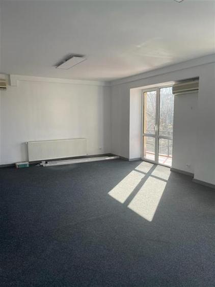 Casă individuală cu 5 camere cu Teren 220 Mp în Vitan