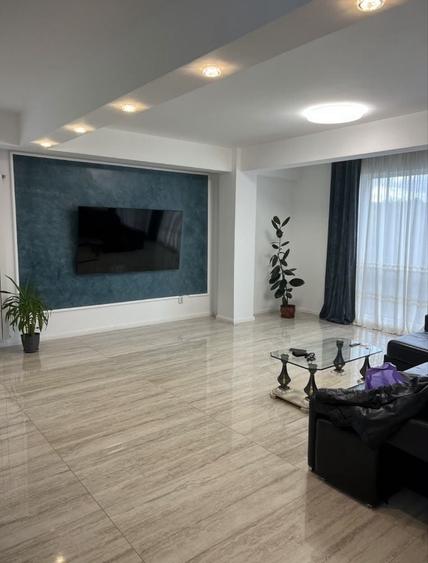 Apartament cu 3 camere semidecomandat în Central