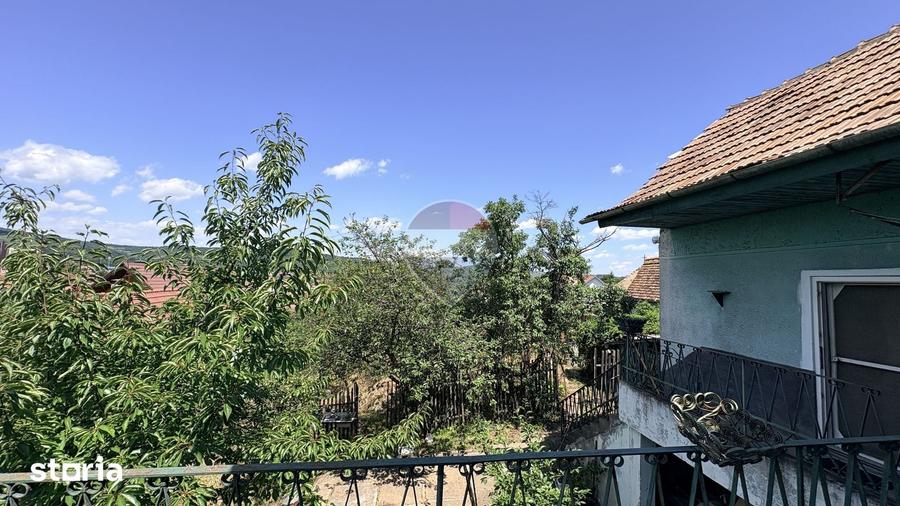 Casă cu 5 camere cu Teren 716 Mp în Central