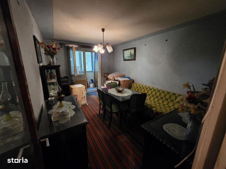 Apartament cu 4 camere decomandat în Lacul Tei