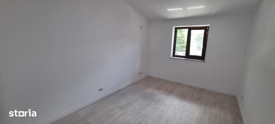 Casă cu 4 camere cu Teren 200 Mp în Central