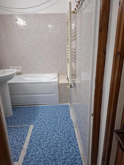 Inchiriez apartament 2 camere decomanat