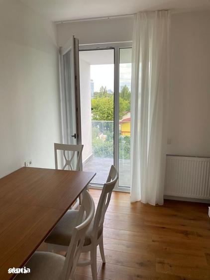 Apartament cu 4 camere decomandat în Băneasa