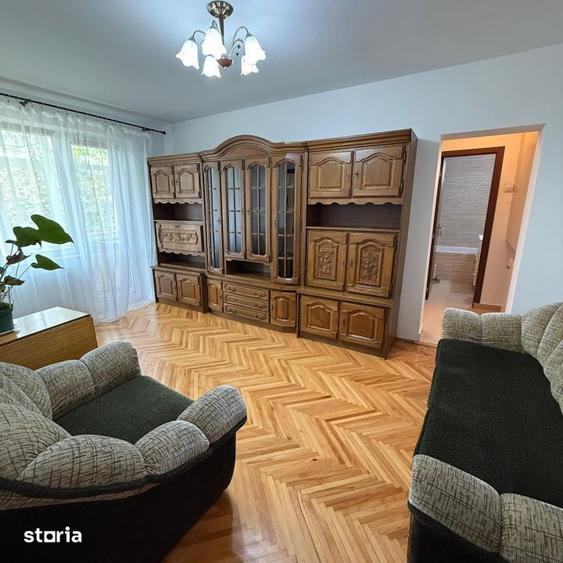 Apartament cu 3 camere semidecomandat în Săsar