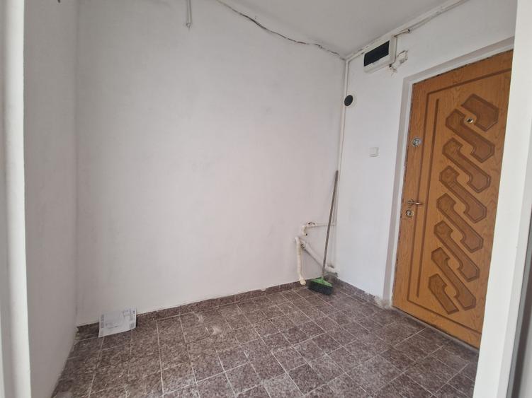 Garsonieră decomandată în Sud