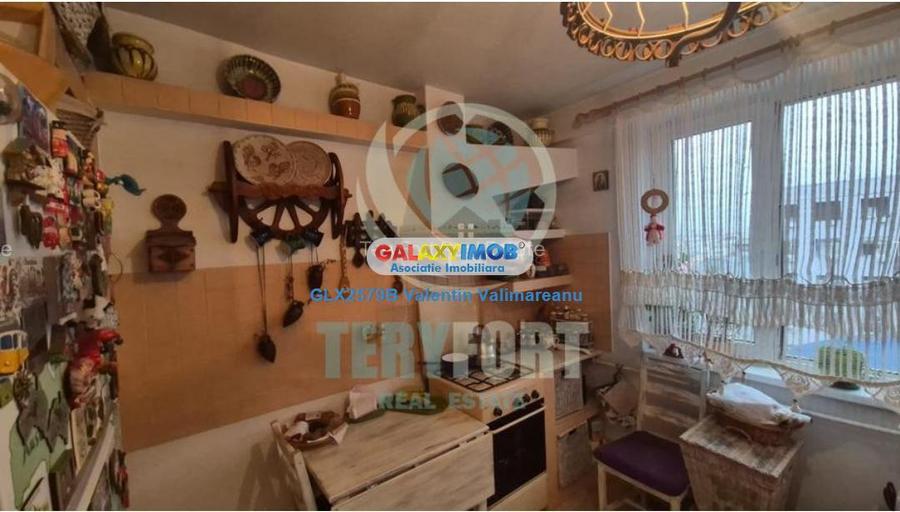 Apartament cu 3 camere semidecomandat, mobilat în Floreasca