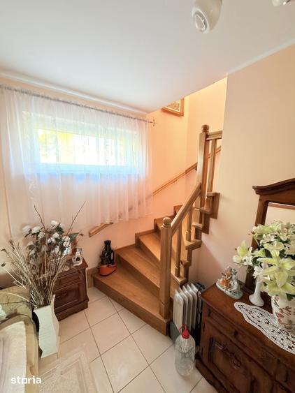 Casă cu 5 camere cu Teren 2400 Mp în Central