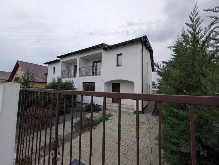 Duplex cu 5 camere cu Canalizare în Moșnița Veche