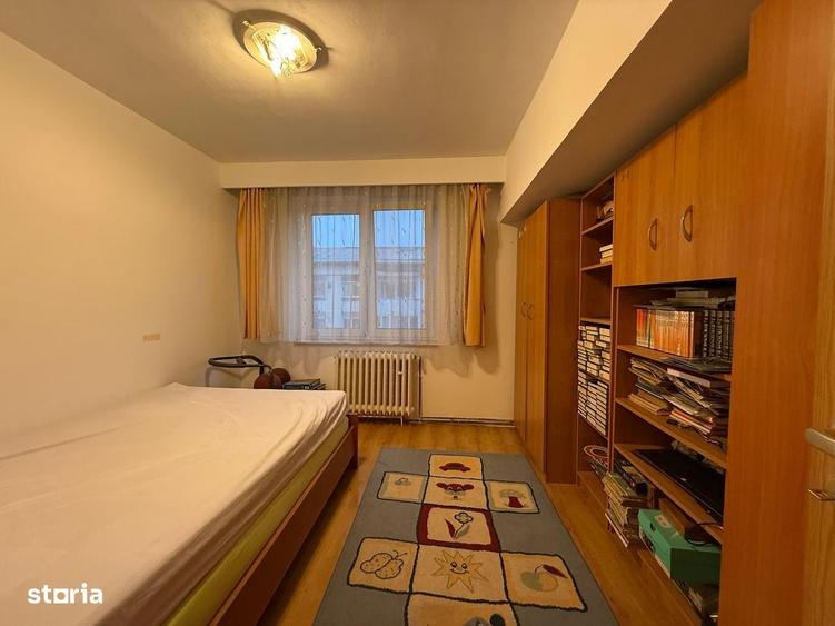 Apartament cu 4 camere decomandat în Central