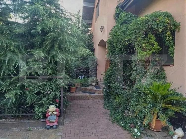Casă cu 5 camere cu Teren 720 Mp în Utvin