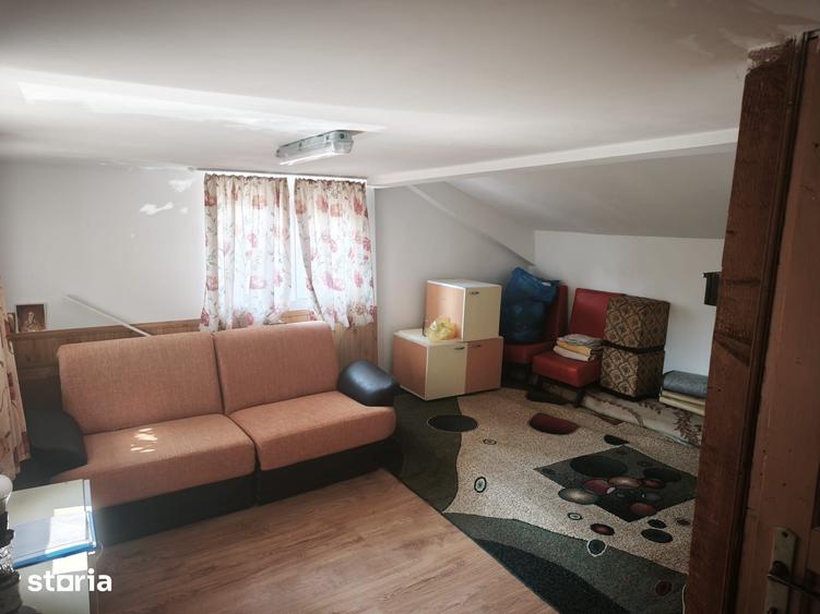 Casă cu 3 camere cu Teren 210 Mp în Est