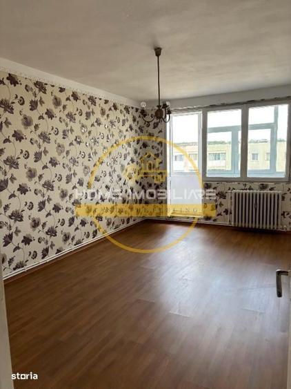 Apartament cu 3 camere decomandat în Alexandru cel Bun