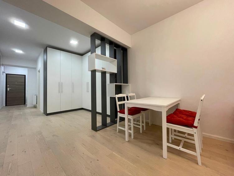 Apartament cu 3 camere semidecomandat în Herăstrău