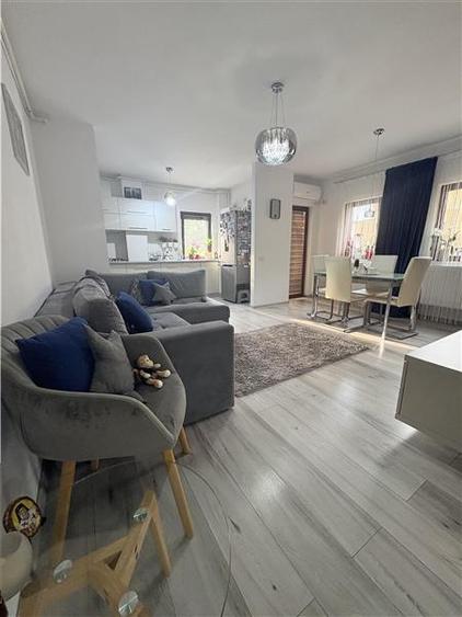 Apartament cu 3 camere decomandat, mobilat în Poarta 6