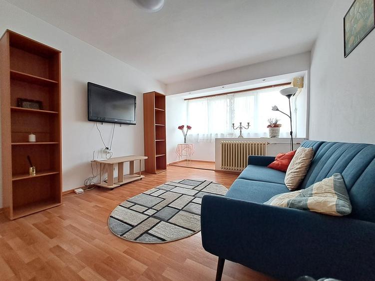 Apartament cu 2 camere semidecomandat în Universitate