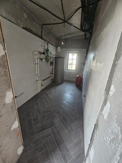 Casă individuală cu 5 camere cu Teren 600 Mp în Central