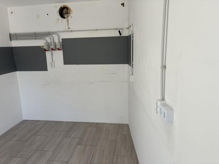 Spațiu comercial, de 20 mp, în Uverturii
