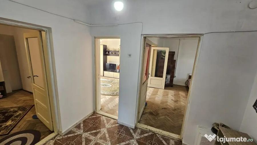 Casă cu 2 camere cu Teren 781 Mp în Central