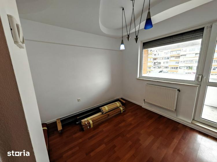 Apartament cu 3 camere decomandat, mobilat în Șerbănești
