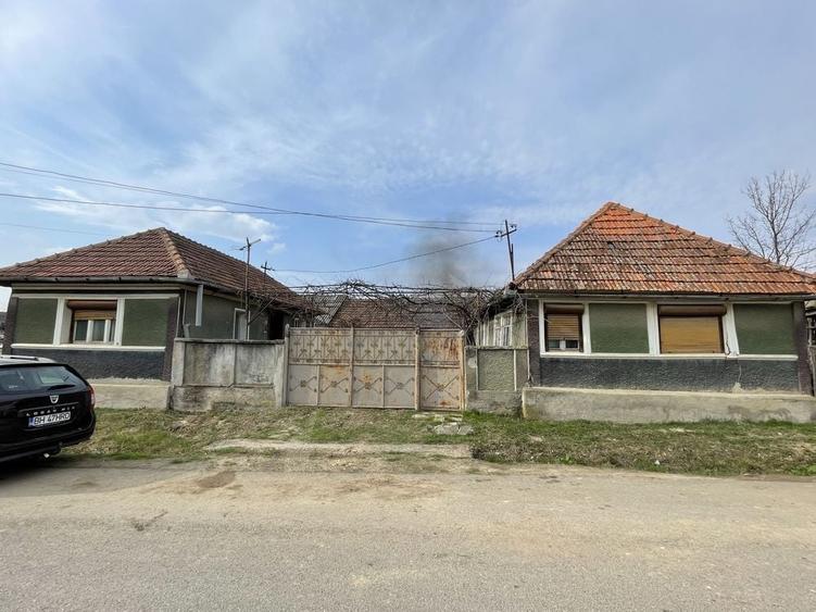Casă cu 4 camere în Cărăndeni