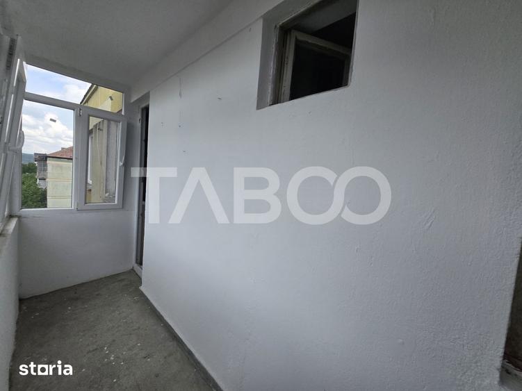 Apartament 2 camere de vanzare 37 mp balcon zona Mihai Viteazul Sibiu - 2