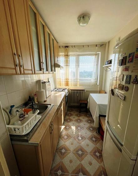 Apartament cu 3 camere semidecomandat în Obor