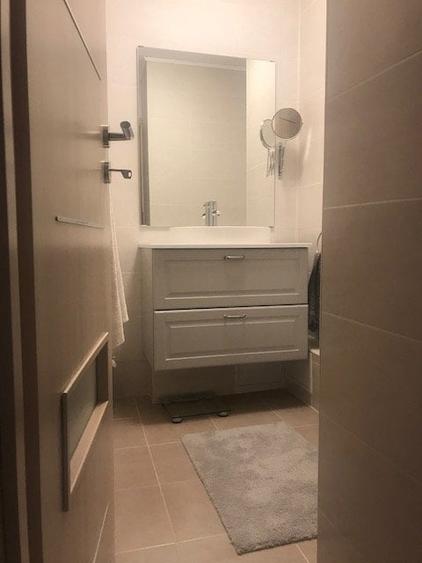 Apartament cu 3 camere semidecomandat, mobilat în Rahova